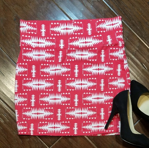 Charlotte Russe Dresses & Skirts - Sexy Red & White skirt